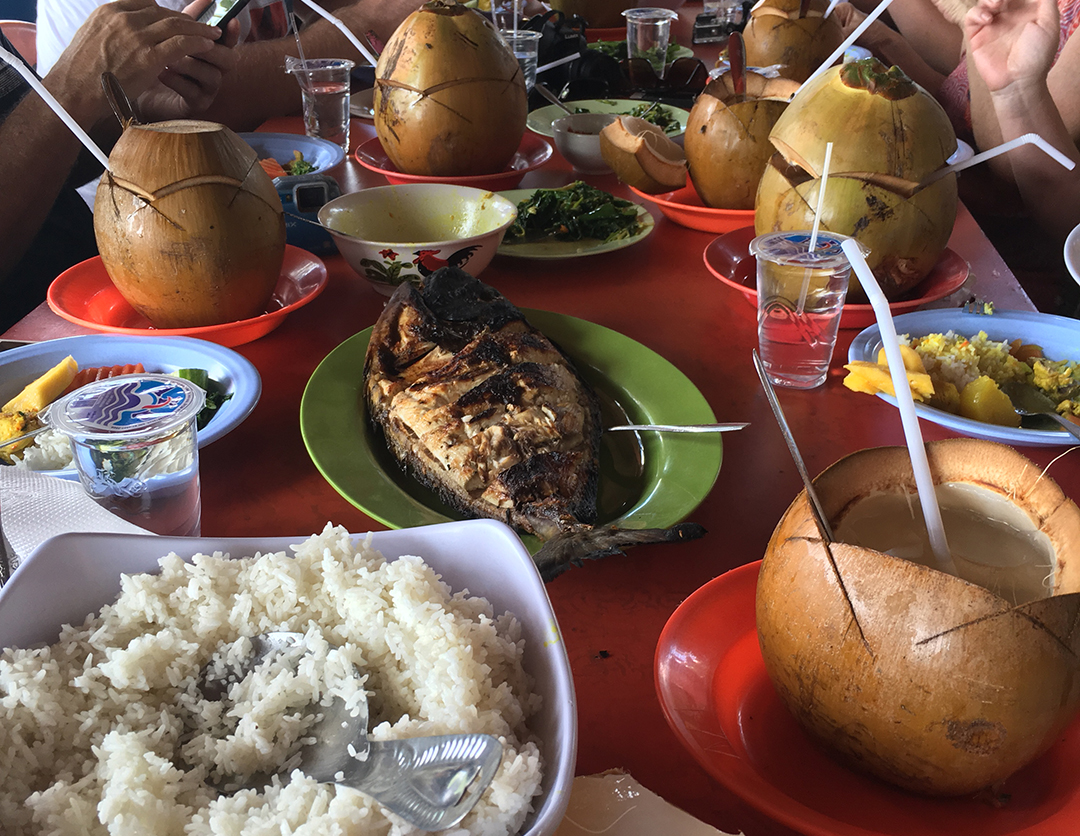 Many people choose to stay on the island, with full board. We ate at the restaurant and enjoyed a delicious yellow curry and fish.